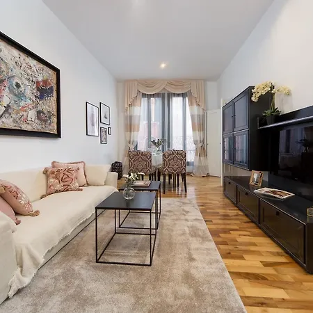 Veronica & Maison Laguna *