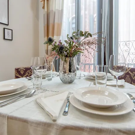 Veronica & Maison Laguna