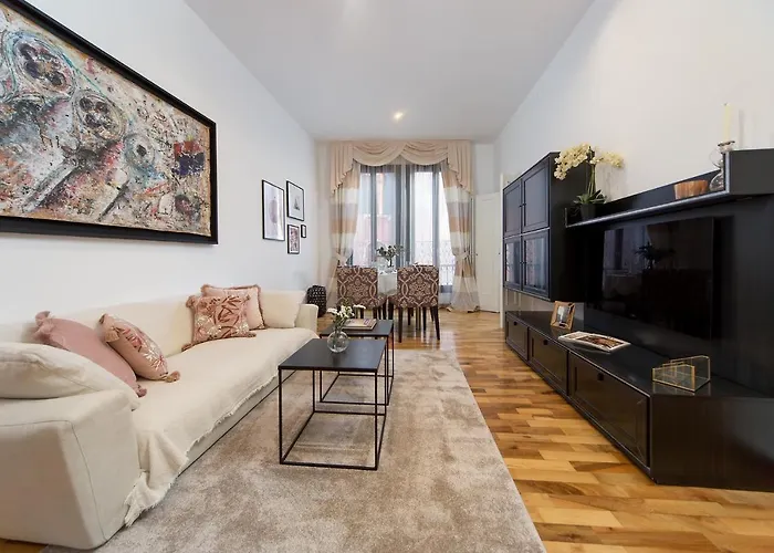 Veronica & Maison Laguna *