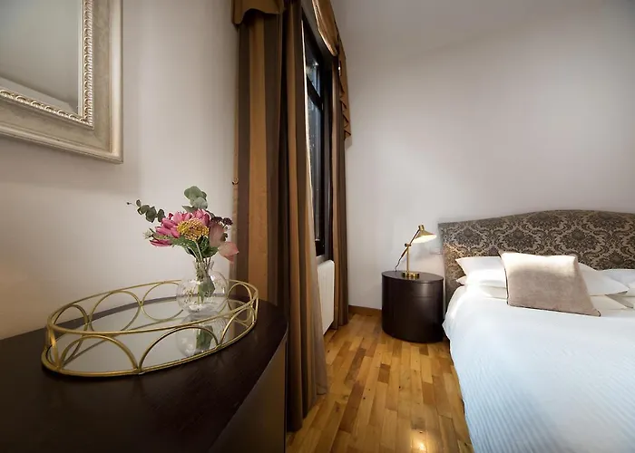 Veronica & Maison Laguna