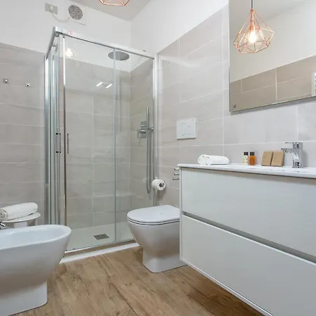 Veronica & Maison Laguna Daire *