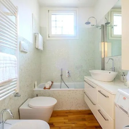 Veronica & Maison Laguna